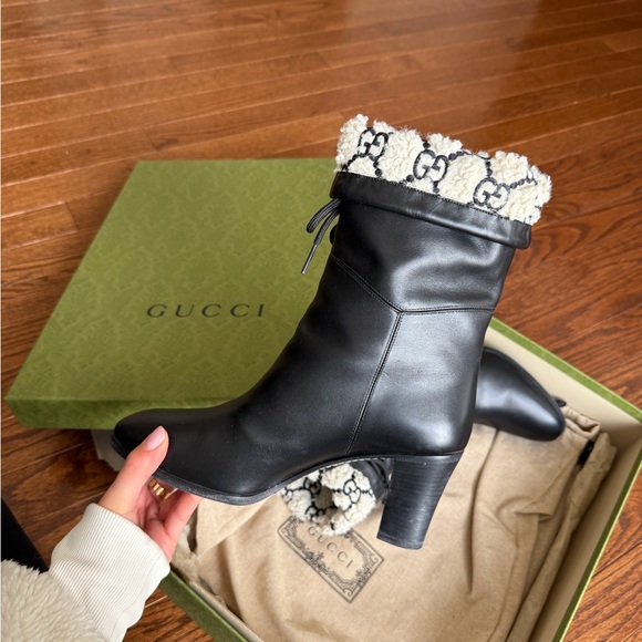 Authentic Gucci Black Leather Boots with Cream Monogram Cuff - Picture 2 of 4